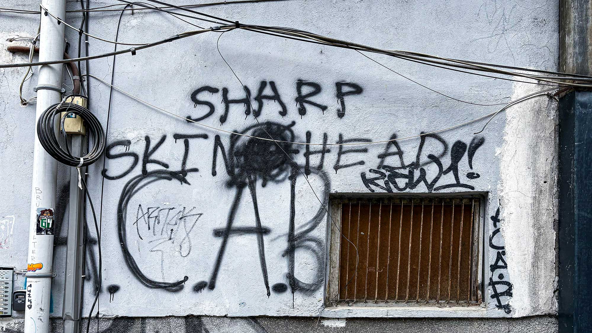 Sharp, чкртаници